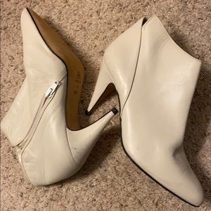 Sexy Via Spiga white booties